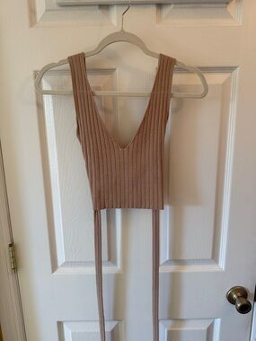 SHEIN Ribbed V-Neck Cropped Tank Top in Mauve Brown